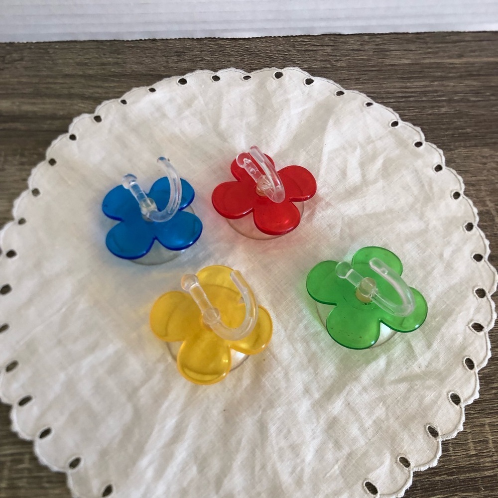 Vtg Flower Shaped Suction Cup Hooks